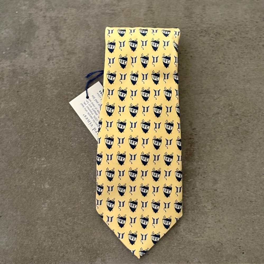 Vineyard Vines Silk Tie Mens OS Yellow NEW‎ Duke University Blue Devils IFC Logo